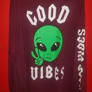 GOOD VIBES Alien shirt